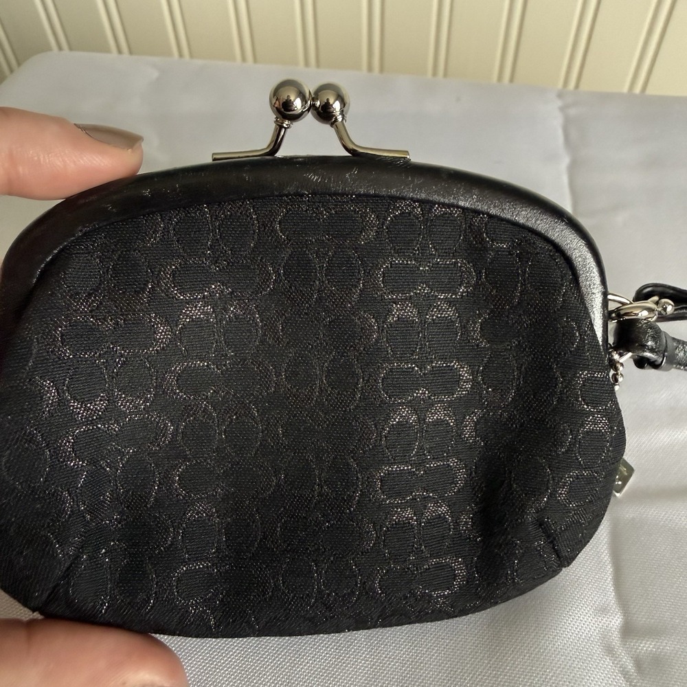 COACH VINTAGE BLACK AND SILVER KISS LOCK WRISTLET COIN PURSE/ MINI PURSE - Picture 2 of 15